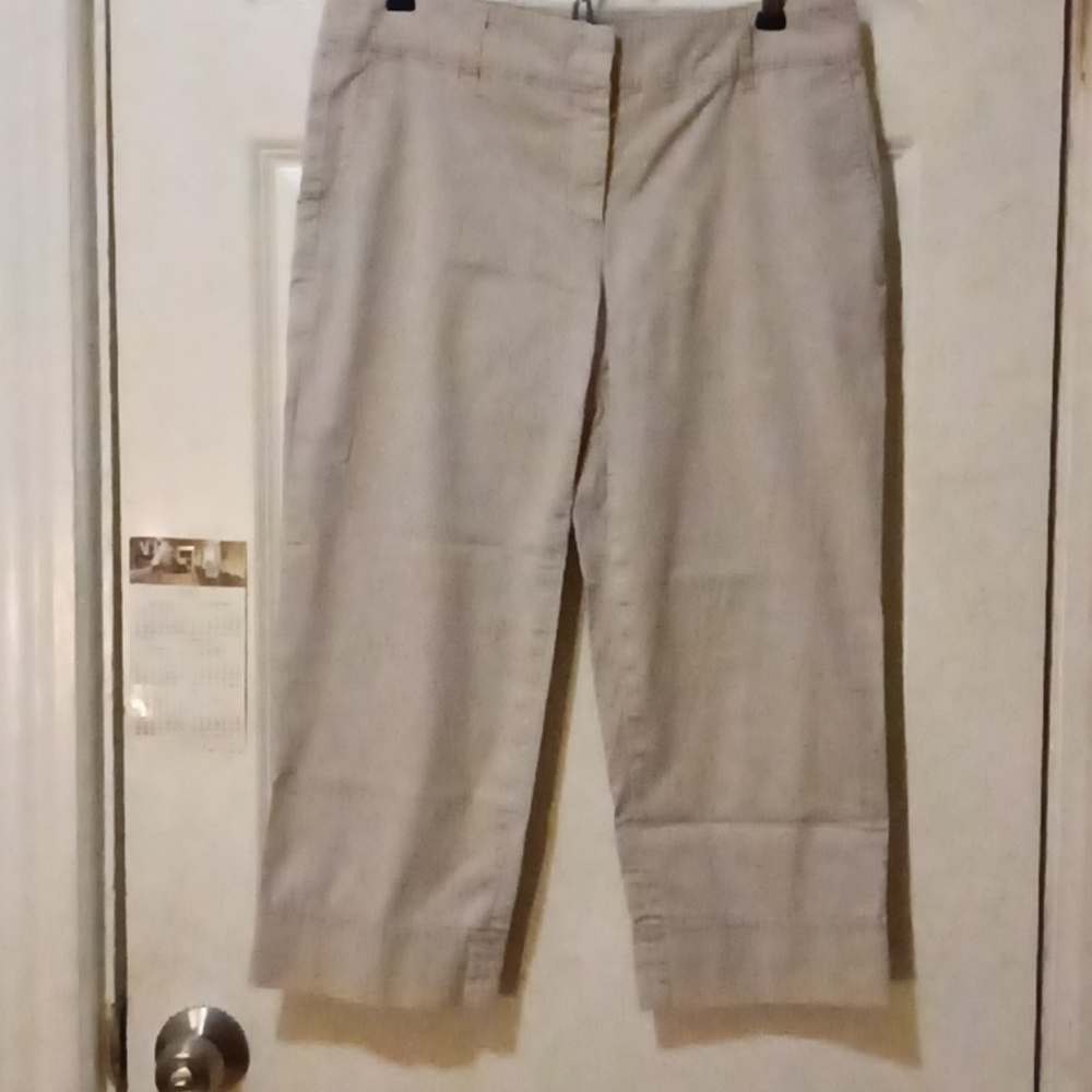 WOMEN'S CAPRI KHAKIS
